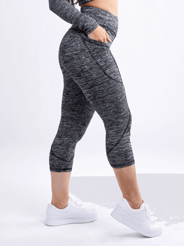 Mid-Rise Capri Fitness Leggings with Side Pockets